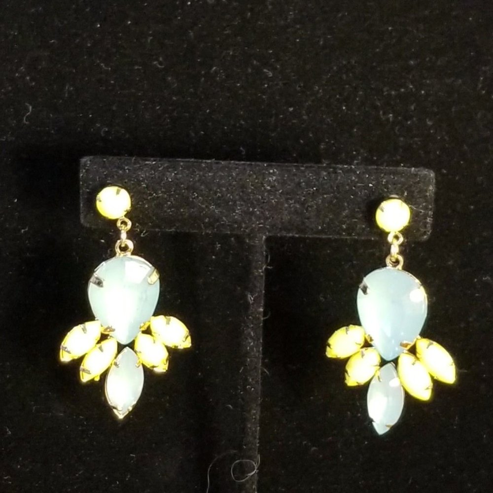 4/$15 👓 Sale Turquoise and Yellow Post Earrings